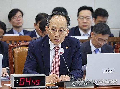 답변하는 추경호 경제부총리