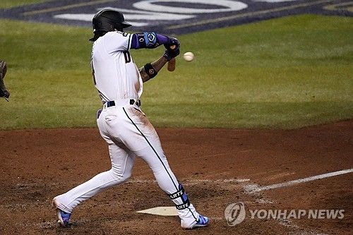 끝내기 안타를 치는 케텔 마르테