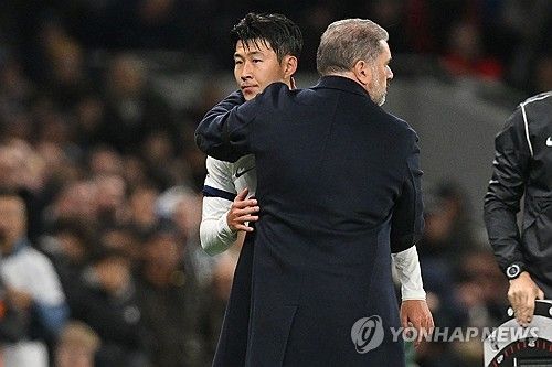 손흥민과 안지 포스테코글루 감독