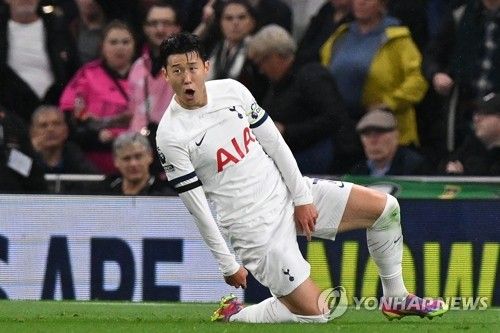 EPL 시즌 7호골 넣고 세리머니 하는 손흥민