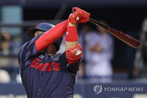 유강남, 친청팀 상대로 동점 희생플라이