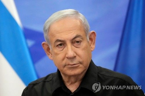 마크롱과 공동 기자회견 하는 네타냐후