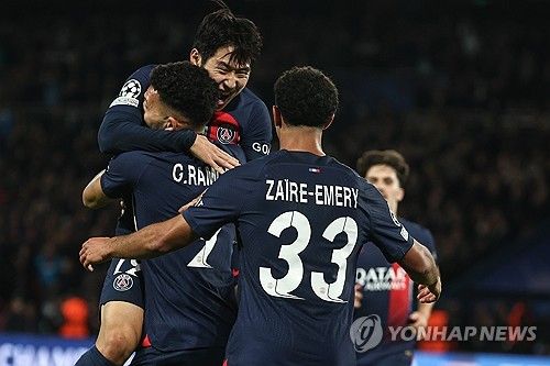 기뻐하는 이강인