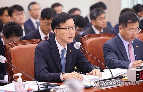 국정감사 참석한 방문규 산자부 장관