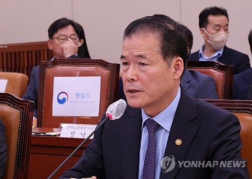 답변하는 김영호 통일부 장관