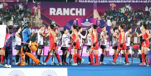 한국과 중국 선수들의 경기 시작 전 모습. 