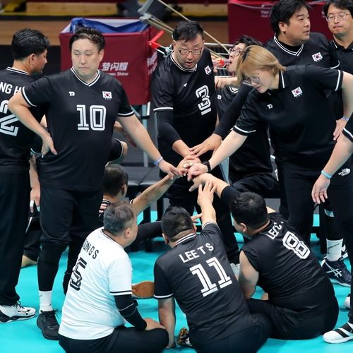 이지현 감독과 한국 남자 좌식배구 대표팀