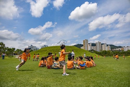 오천그린광장 노는 아이들