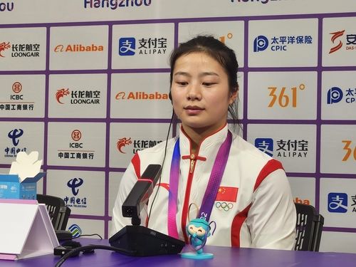 중국 역도 스타 페이신이