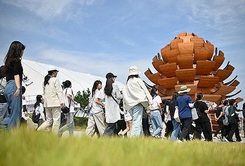 산림엑스포 행사장 방문하는 관람객들