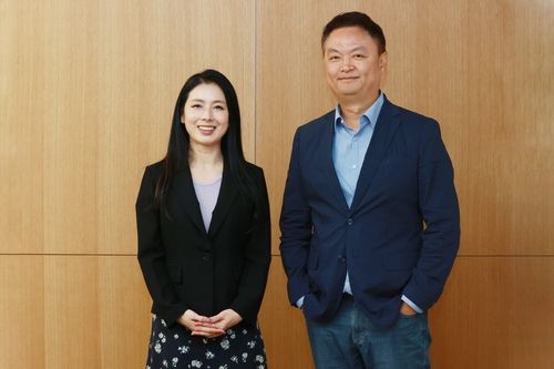 강윤성 감독(오른쪽)과 윤성은 영화평론가