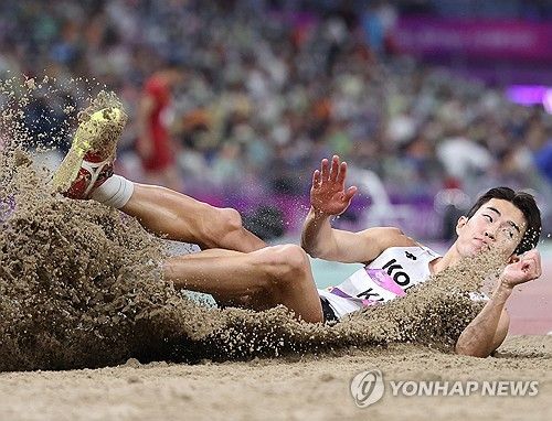 김장우, 모래바람 일으키며