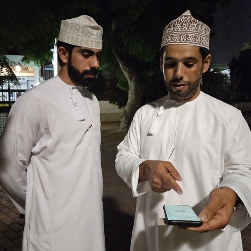 이번 선거에 참여했다고 밝힌 술탄 알 칼바니(38)(오른쪽)