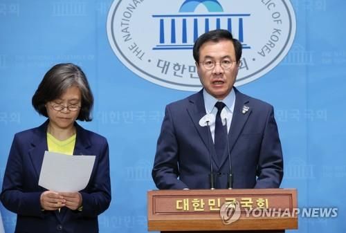 윤영덕(오른쪽) 더불어민주당 원내대변인