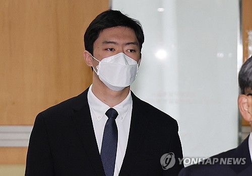 법정 향하는 전우원씨