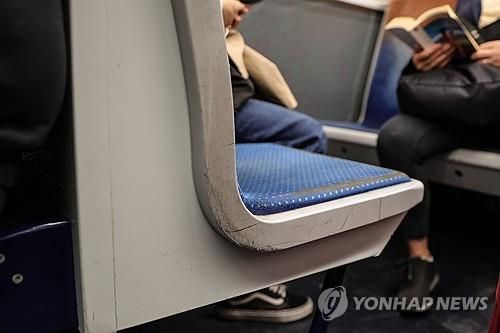 파리 지하철 좌석