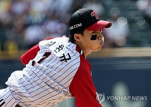 역투하는 임찬규