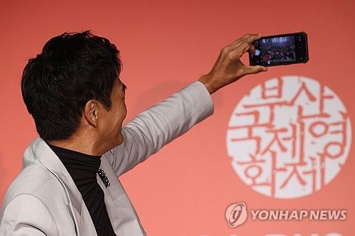 주윤발 '부국제를 기억해'