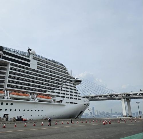 일본 요코하마항에서 출발을 기다리는 MSC 크루즈. 5천여명의 승객이 한꺼번에 기항지 투어에 나선다. [독자 제공] 