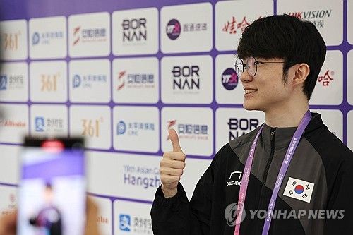 엄지 척 그린 '페이커' 이상혁