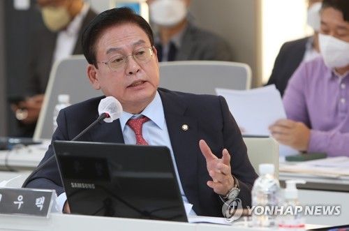 질의하는 정우택 의원