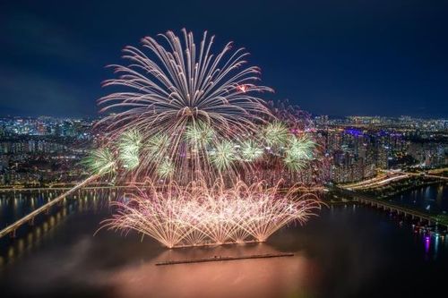 '서울세계불꽃축제 2023'에서 선보인 ㈜한화의 불꽃