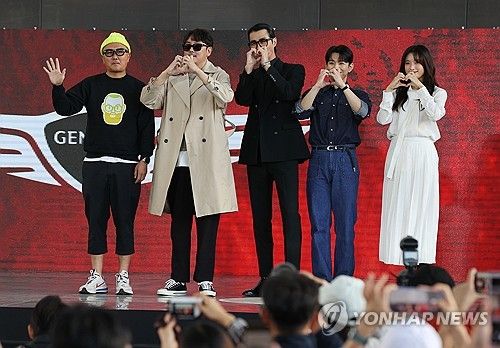 제28회 부산국제영화제 참석한 넷플릭스 영화 '독전 2' 배우들