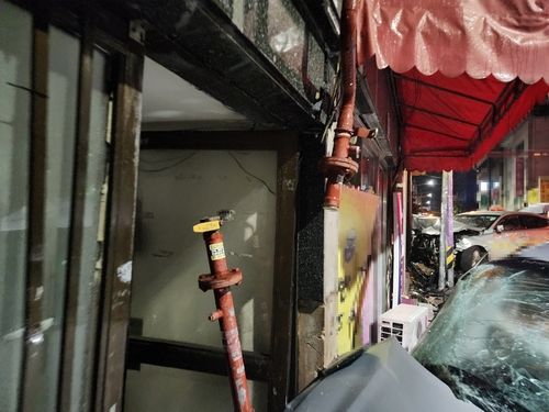 파손된 가스 배관 