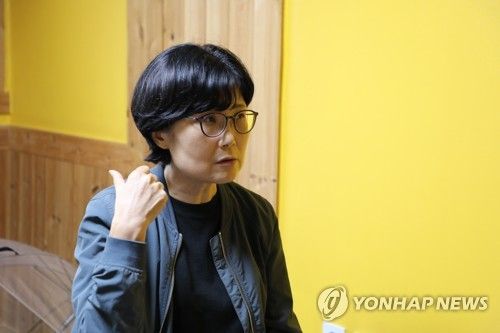 연합뉴스와 인터뷰 중인 전진경 카라 대표