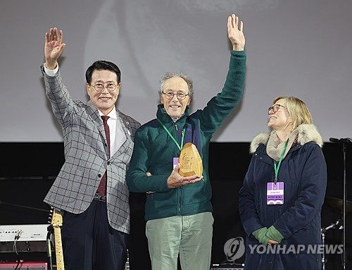 울산울주세계산악문화상 받은 스티븐 베너블스