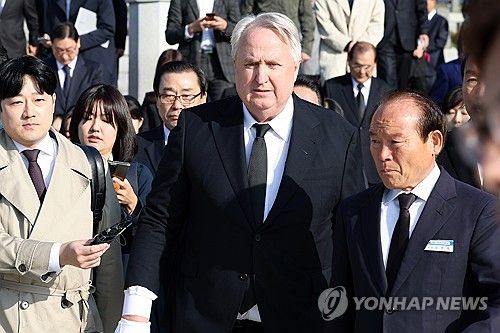 5·18 참배한 인요한 혁신위원장