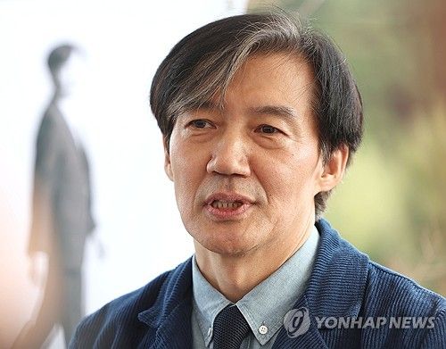 조국 전 장관, 평산마을 책 사인회