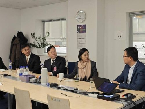 궈샤오메이 주에스토니아 중국대사(오른쪽 두 번째)