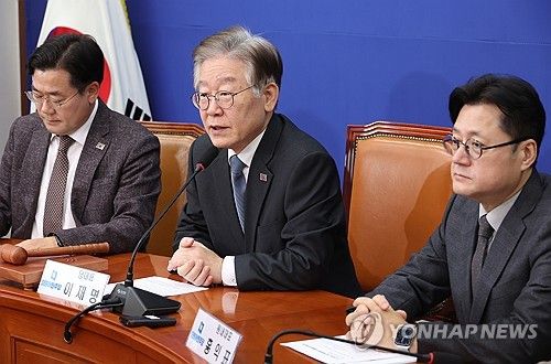 발언하는 이재명 대표