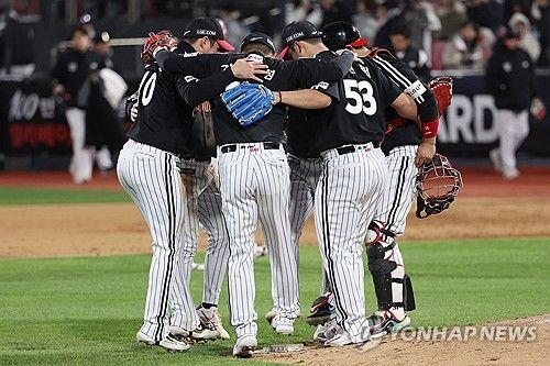 한국시리즈 4차전 대승 거둔 LG 트윈스