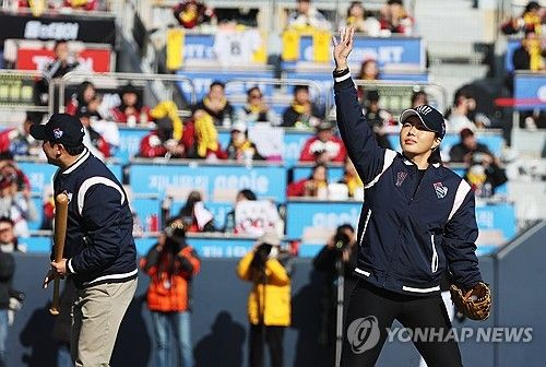 인사하는 이상화