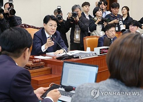 인사청문회 주재하는 장제원 위원장