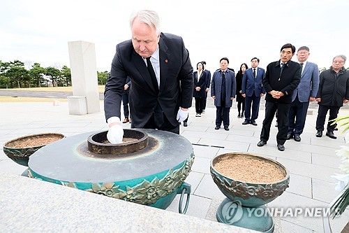 제주 4·3평화공원 찾은 인요한 혁신위원장