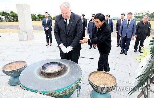 제주 4·3평화공원 찾은 인요한 혁신위원장