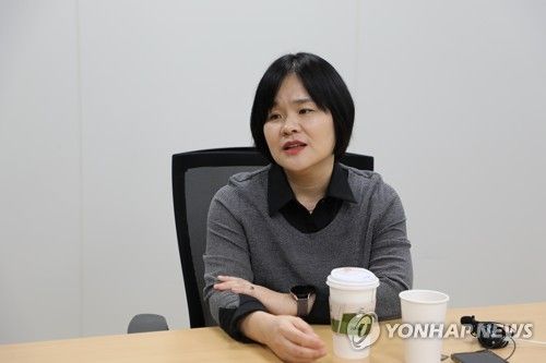 인터뷰 중인 김미영 1형당뇨환우회 대표