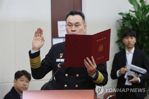 선서하는 김명수 합참의장 후보자