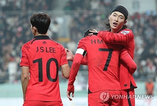 손흥민 끌어안는 조규성