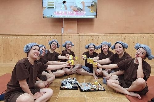  쉴랜드 찜질방서 휴식