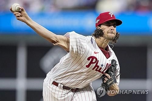 원 소속팀 필라델피아와 FA 계약을 맺은 에런 놀라