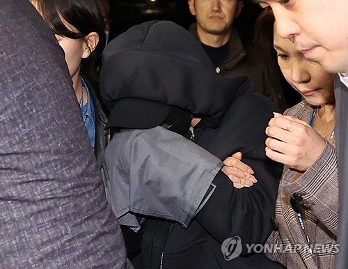 송파경찰서로 압송되는 전청조