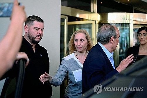 밀레이 선거 캠프 나서는 카리나