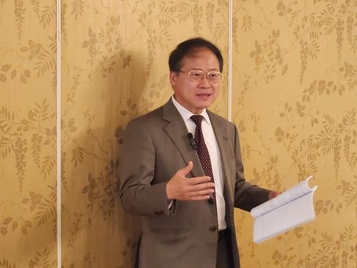 오찬 간담회에서 발표하는 오학수 일본 노동정책연수연구기구 특임연구위원