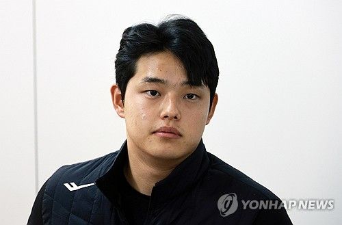 생각에 잠긴 문동주
