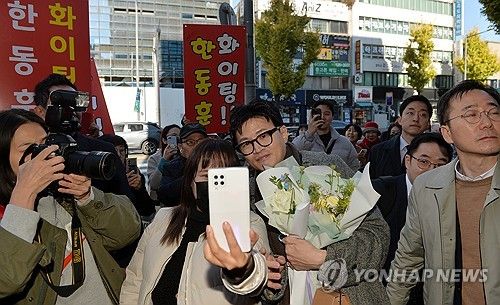 기념사진 찍는 한동훈 장관