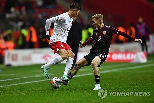 로베르트 레반도프스키(왼쪽)